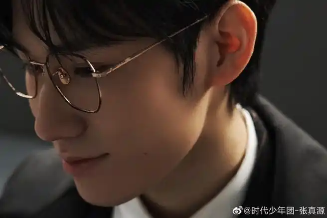 张真源方案执行随拍##张真源金丝眼镜侧颜随拍