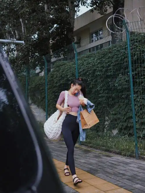 学会这三招大明星路透图专拍你