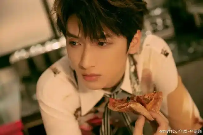 严浩翔条纹领结印花衬衫##严浩翔调酒