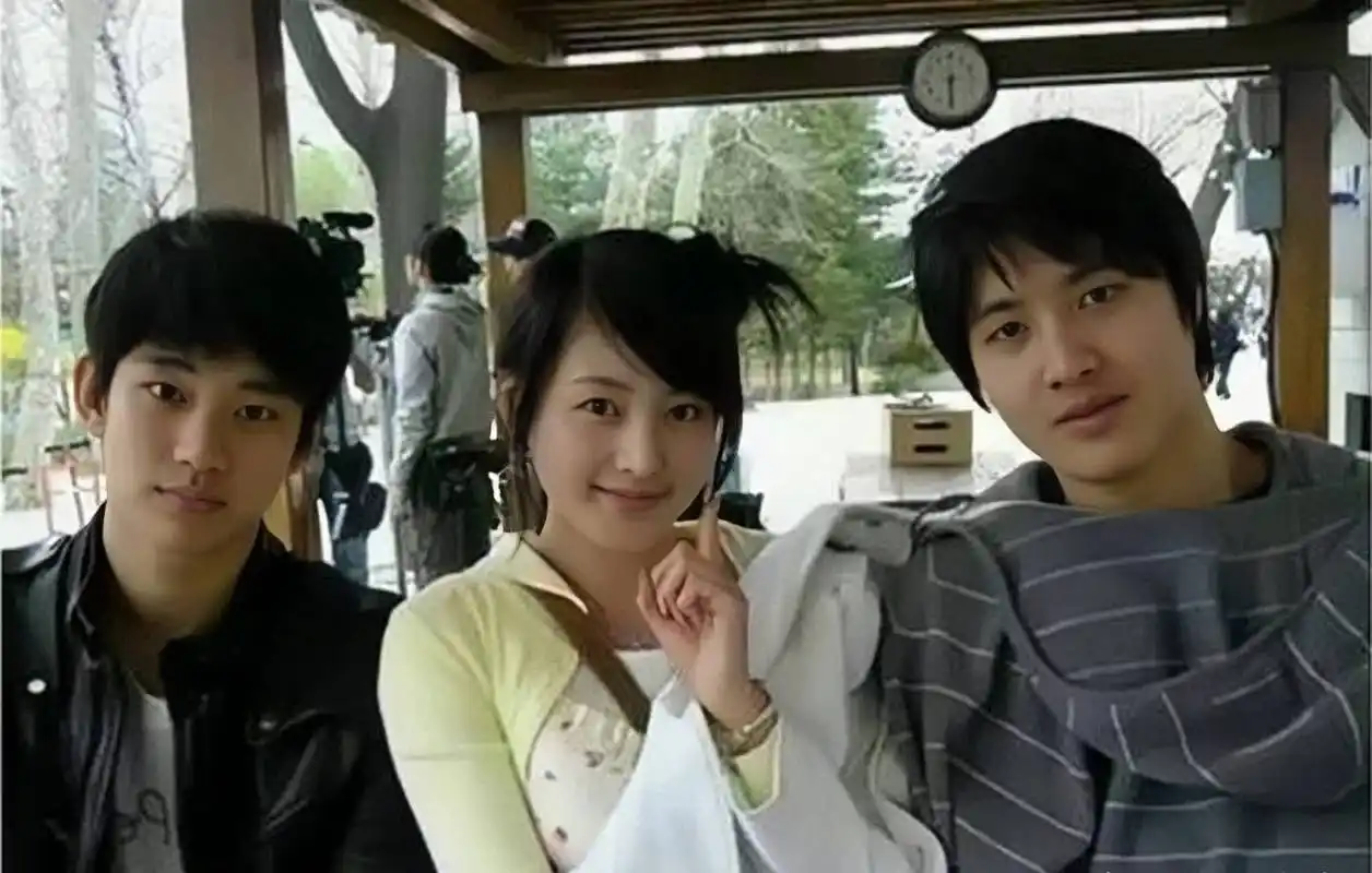 张天爱刚出道的时候,皮肤一直都是白皙的.[坏笑]