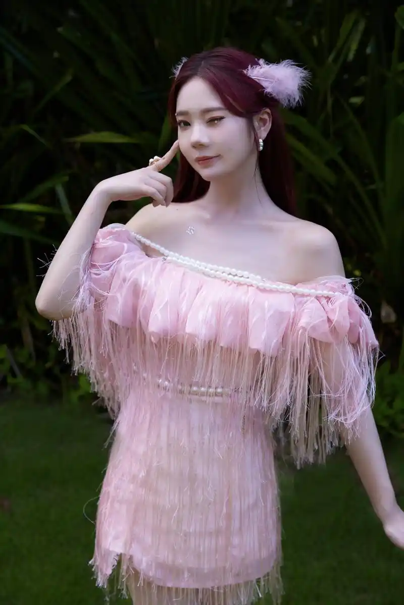 张紫宁 x 蔚蓝新生万宁音乐节 穿搭随拍.张紫宁 x 蔚蓝新 - 抖音