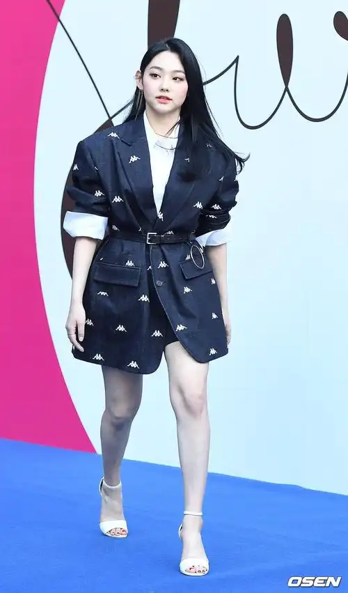 直击春季首尔时装周流行韩星穿搭!