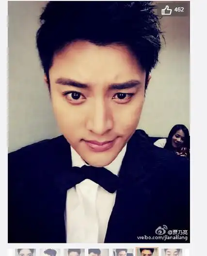 贾乃亮晒搞怪自拍 噘嘴怒目而视(组图)