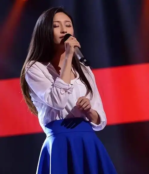 中韩混搭张碧晨,活力四射刘明湘齐名的《中国好声音》16强李嘉格,虽然