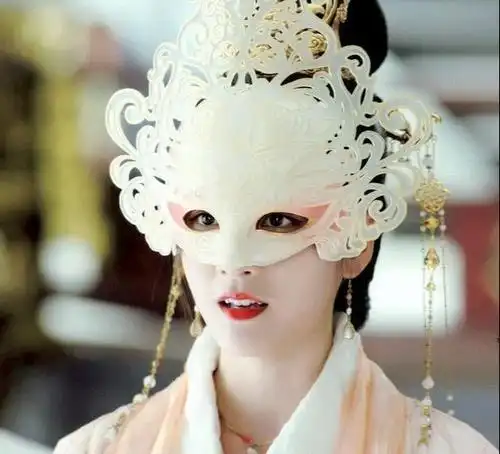 戴面具的绝色佳人,张雪迎具备古典美,鞠婧祎从内到外的小清新!