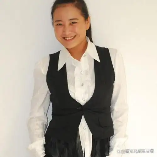 承诺兑现40岁贾玲暴瘦50斤小腹平平腰线明显疑受张小斐刺激