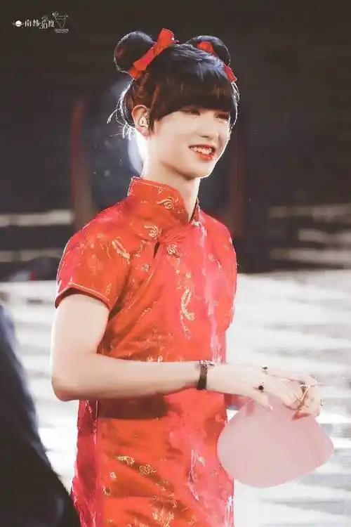 黄明昊cos春丽,太美了,有心动的感觉@jjjustin0219#见过最惊艳的cos有