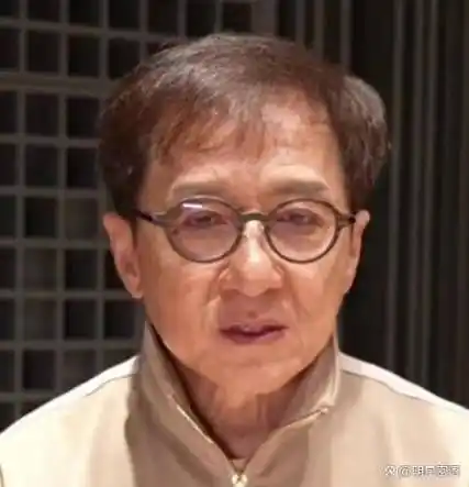 原创70岁成龙大哥真的老了头发花白尽显老态