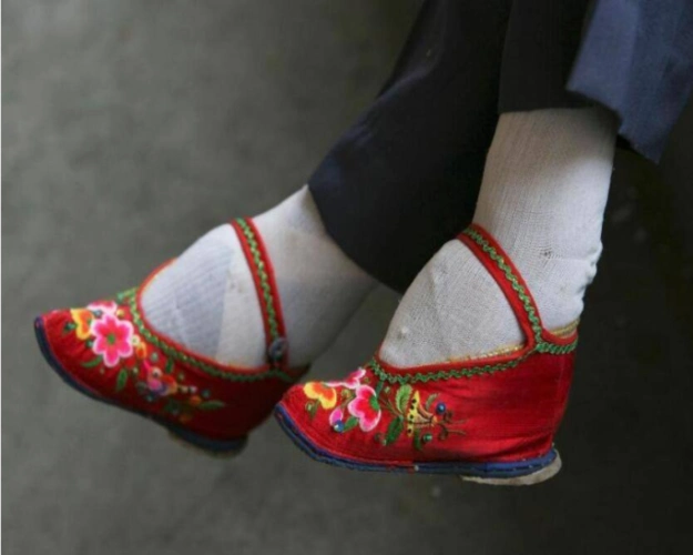 笔记丨深刻思考,中国为什么裹脚近千年?