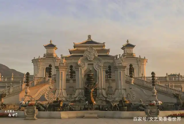 老人不顾众人反对,花300亿重建圆明园,建成后好评如潮