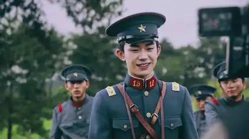 易烊千玺军装帅的炸裂阿易太可了