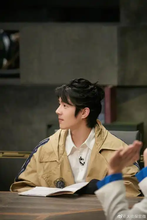 刘昊然大侦探风衣造型梦回秦风##刘昊然大侦探编发风衣造型好带