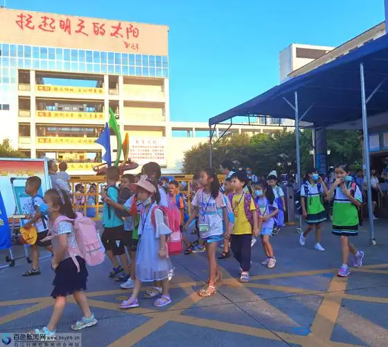 我市各中小学校实施"5 2"课后服务