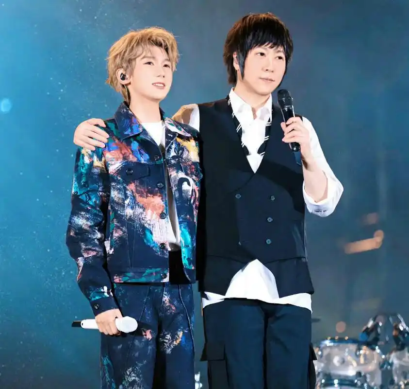 tfboys成员王源,王俊凯相继去当五月天演唱会嘉宾,凯源cp又发糖了,你