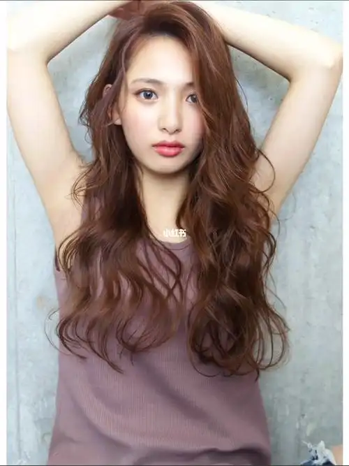 方脸 肉肉脸的慵懒凌乱法式慵懒卷大卷纹理简单,不需要过多的手法打理