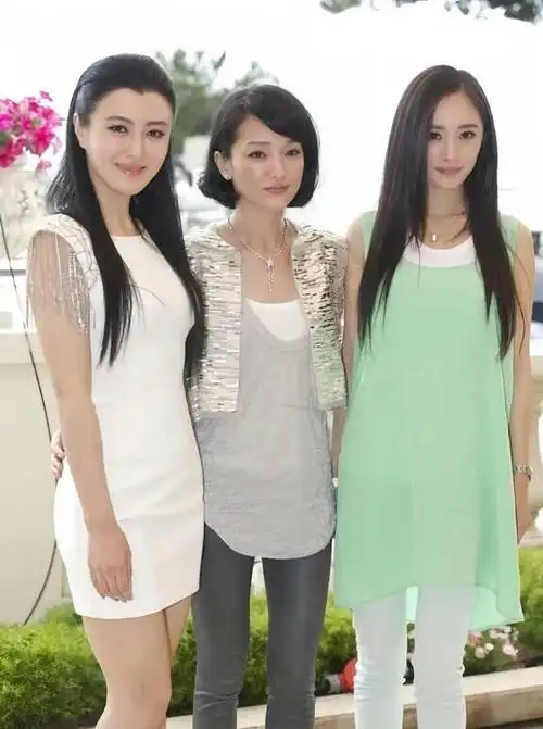 法国这一夜,对章子怡"示弱"的杨幂,揭开了内娱明星演员的差距