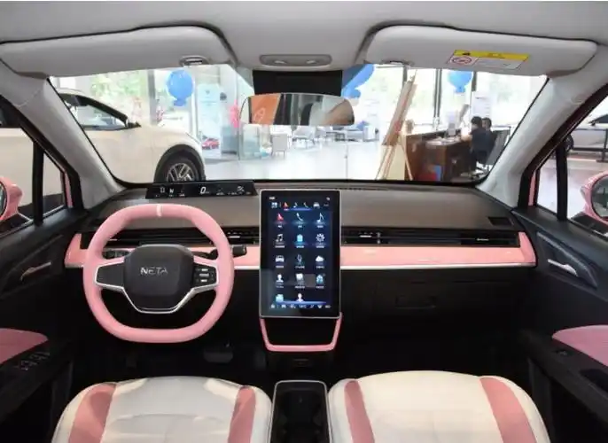 合众汽车哪吒v两款定制车型上市 售价7.29万起