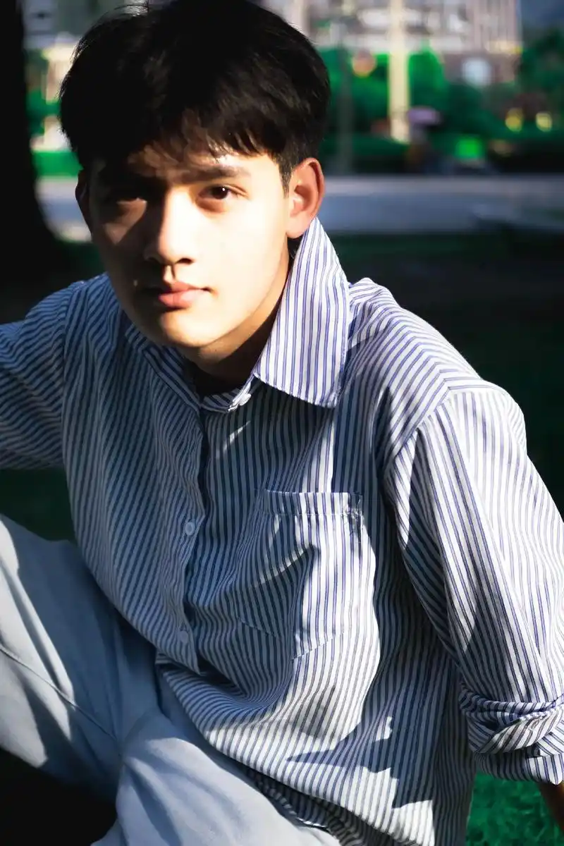 分享一下自己拍的照片一个超级帅的帅哥本人比照片还帅