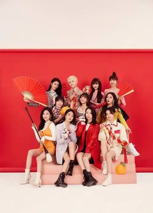 火箭少女女团成员单独照片,这组照片拍摄得很好,都是近照,完美地展现