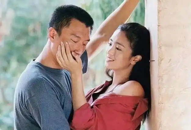 著名影后被弃养7次,堕胎4次,为孙红雷跪求导演,62岁成人生赢家|巩俐