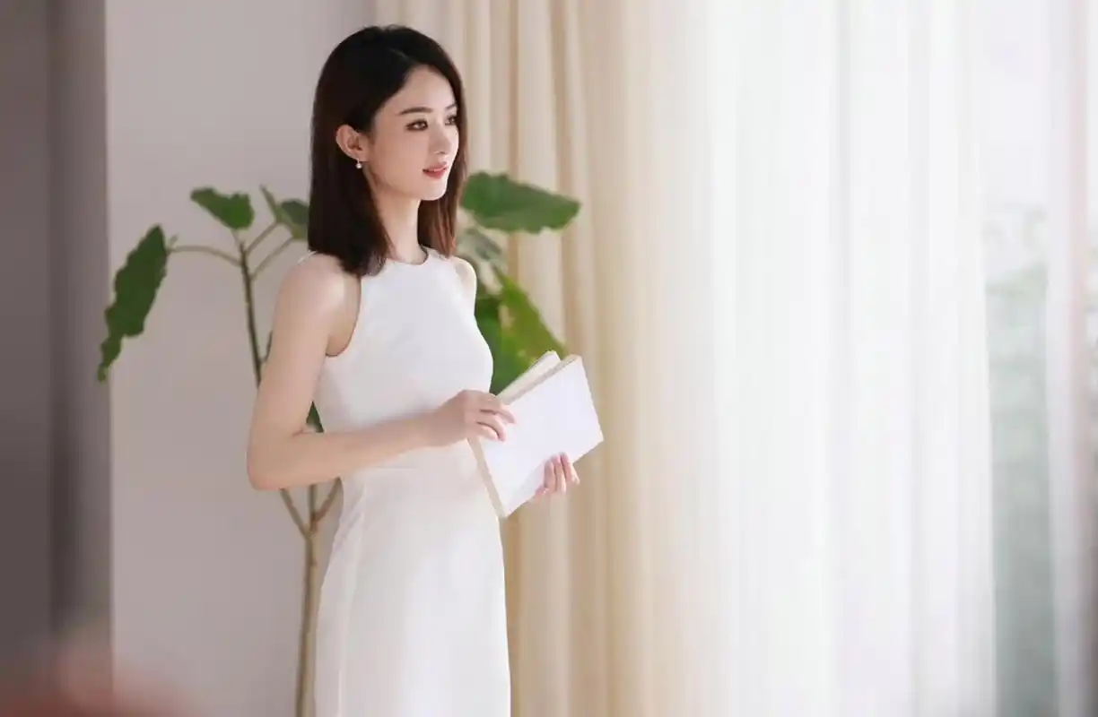 赵丽颖白色连衣裙这个造型好温柔啊 #赵丽颖