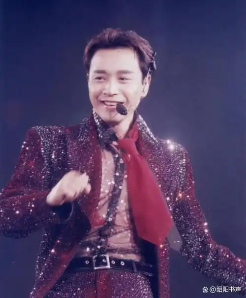 当时,很多人开始模仿张国荣,模仿他的同款发型