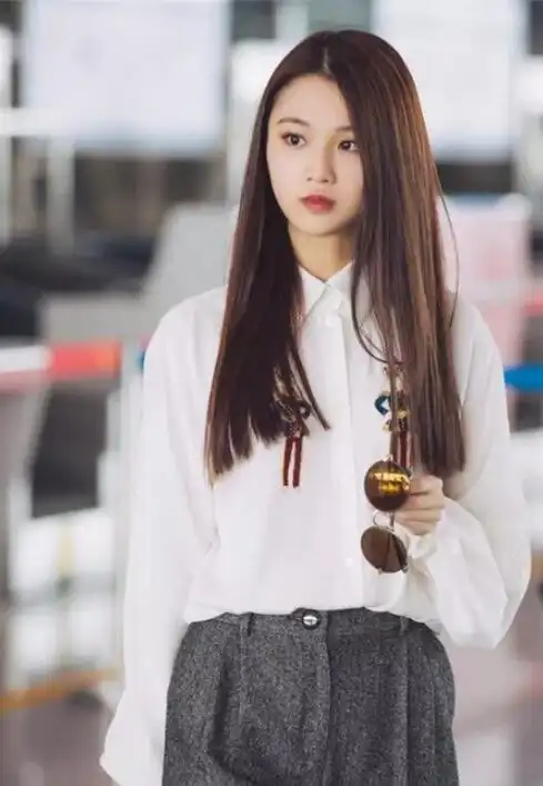 简单清纯的直发发型,一头长直发清纯似少女