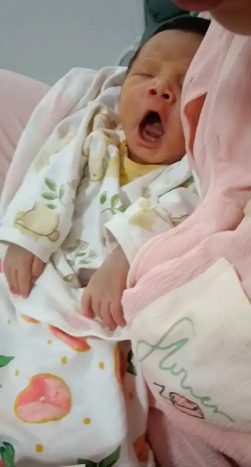 刚刚出生的小宝宝 #最萌新生儿 #人类幼崽恭喜女儿女婿喜得 - 抖音