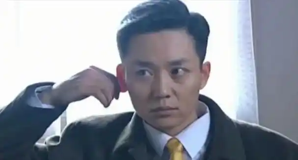 刘奕君在《大染坊》中饰演赵东初这一角色,使得他的演艺事业开始逐渐