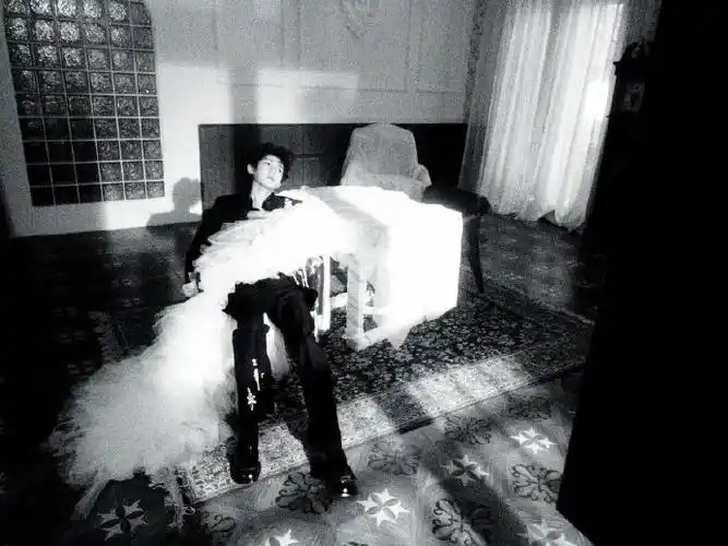 王源二巡定妆照#@tfboys-王源客厅狂欢二巡首套造型定妆照释出,他身