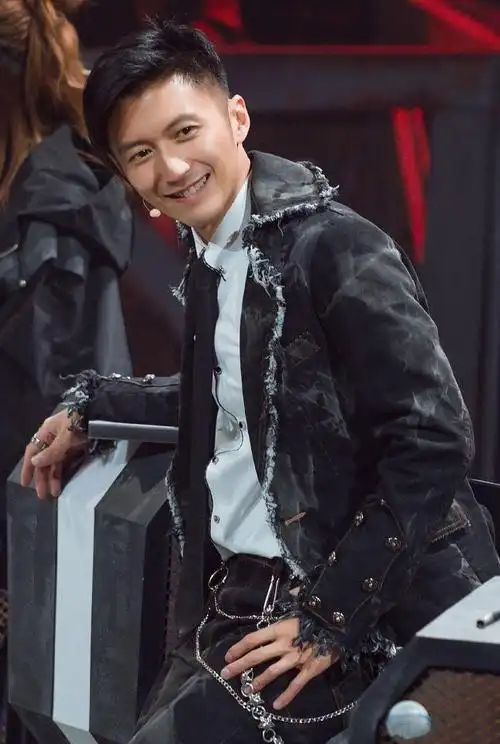 不帅不出场的谢霆锋,是怎么经营自己的时尚品味的?套路都在这儿