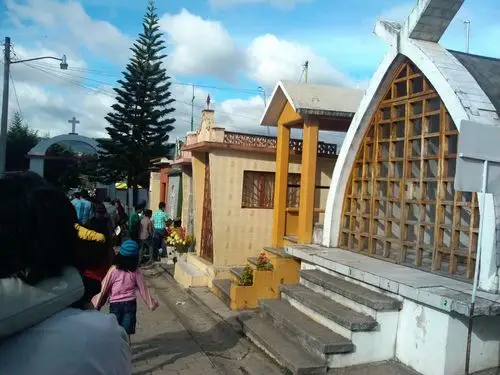 对着骷髅唱着歌:人类学者告诉你真实的墨西哥亡灵节