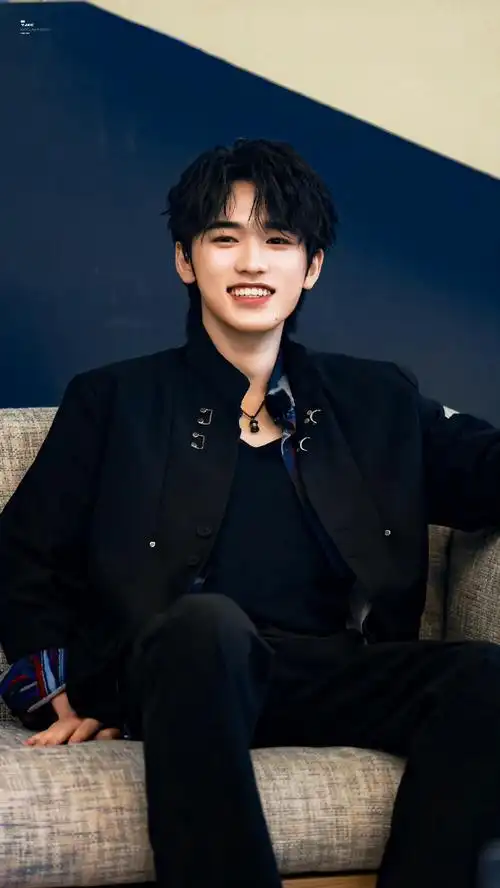 宋亚轩绑小揪揪插兜#是很有反差感的小宋老师74157415黑色