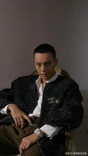 陈伟霆硬核圆寸造型,果然颜值高什么发型都能hold住