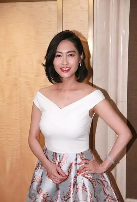 朱茵露不老容颜秀傲人上围 身材玲珑有致 - 传说影院