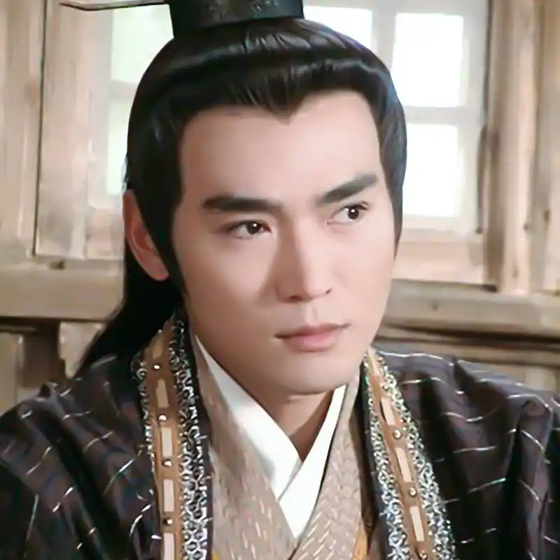 焦恩俊熟练玩转各种武器的动图在微博上疯传了开来,许多网友都在发问