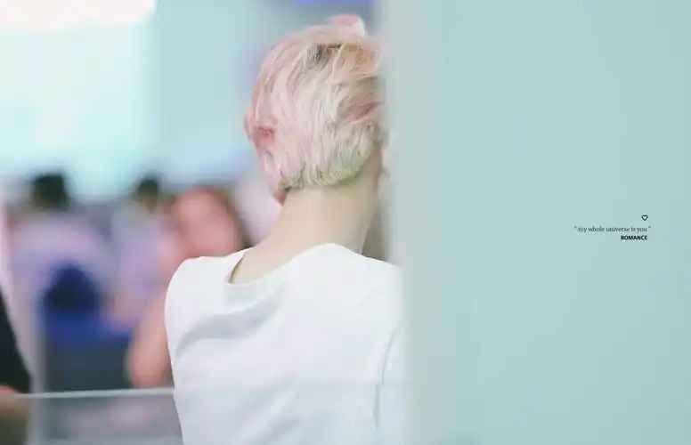 ulyze-13背影边伯贤