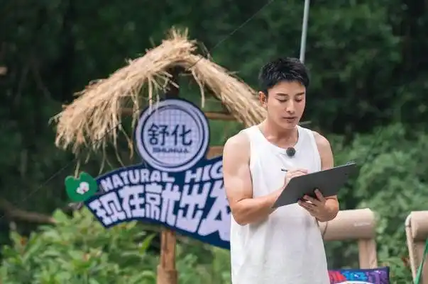 贾乃亮聚会后带美女回家疑似恋情曝光跟李小璐复婚无望