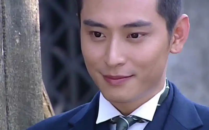 2004《中华英雄》金太保cut 无字幕 74 15-4 →_→ 找到大姐的坟墓