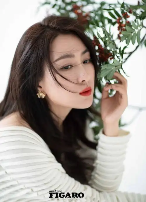 马苏超话#马苏清雅素韵大片#@马苏登《madame figaro》十一月刊,以