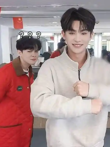 尤长靖看黄明昊跳舞的表情