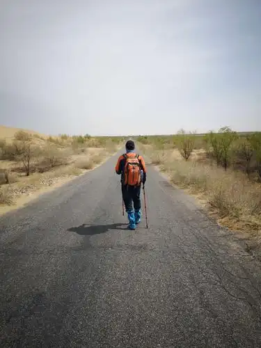 我也来走个背影,脚下的路越长,心中的爱越深