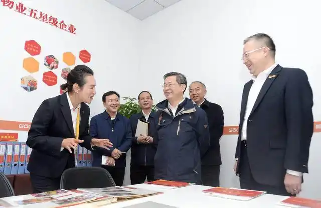 大学生党员投身"红色物业" 这些小区不一样了_武汉_新闻中心_长江网