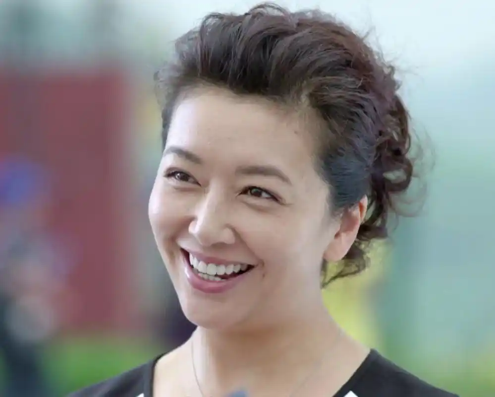 江珊与靳东因戏生情,俩人曾计划国外结婚,却被女儿"棒打鸳鸯"