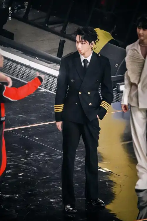 刘耀文叁重楼暨出道四周年演唱会