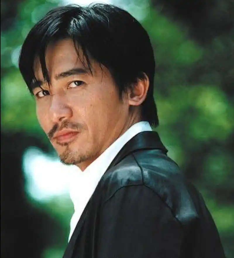 你敢信最爱钱的影帝竟然是冷酷的梁朝伟