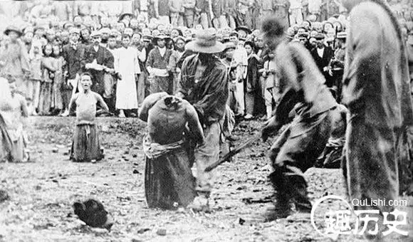 残忍的旧中国斩首行刑图古代砍头刑场实拍