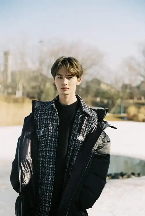 朱正廷初春芦苇大片