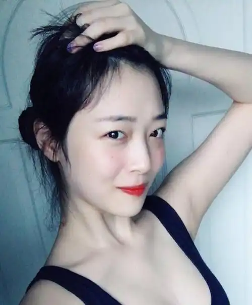 崔雪莉烤鳗鱼配音内容是什么 雪莉鳗鱼照片是在向大家求救吗