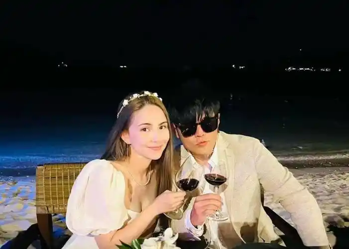 周杰伦为昆凌庆生,居然叫昆凌三宝妈_支持_夫妻_婚礼